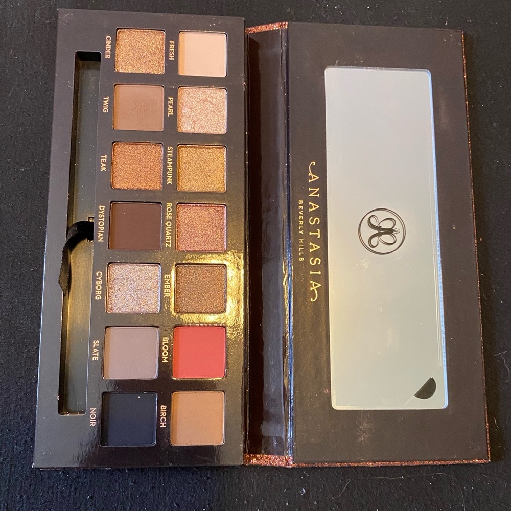 New w/o Box ABH Sultry Eyeshadow Palette